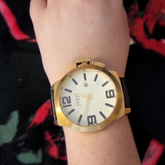 Oozoo timepiece